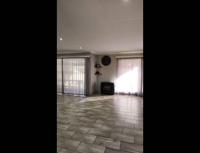 3 BEDROOM HOUSE FOR SALE IN SECUNDA CENTRAL
